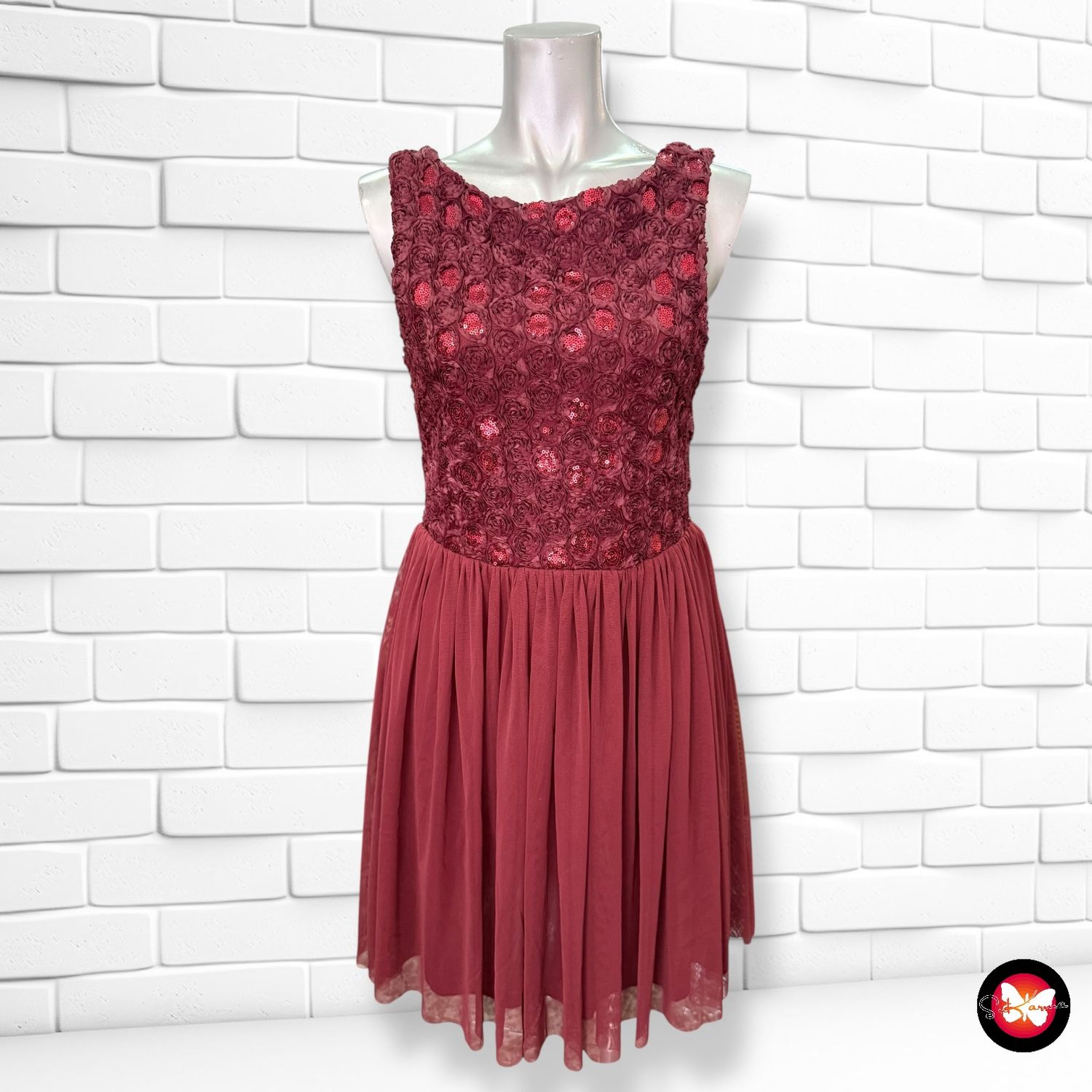 **HOY** Vestido de fiesta con florecitas y lentejuelas MARIBEL RUIZ Talla 40 (pequeña)
