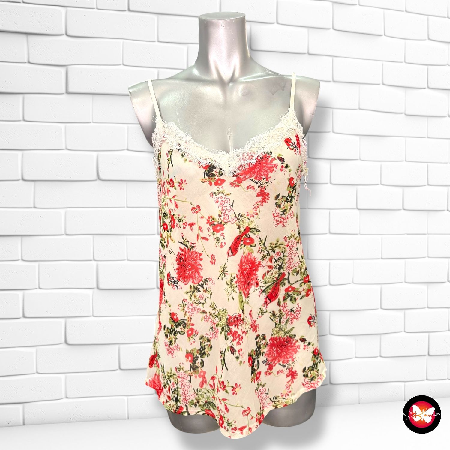 **HOY** Blusa de tirantes con florecitas y encaje Talla S