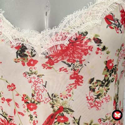 **HOY** Blusa de tirantes con florecitas y encaje Talla S