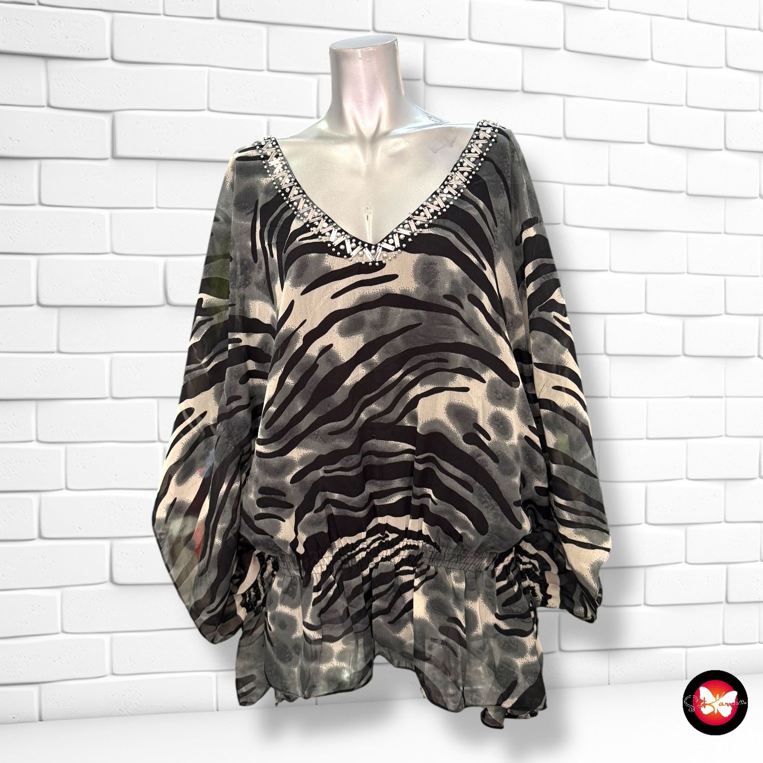 **HOY** Blusa corte mariposa estampado animal print Talla XXL