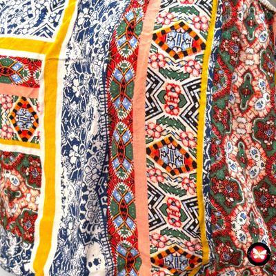 Blusa escote barco estampada Talla M