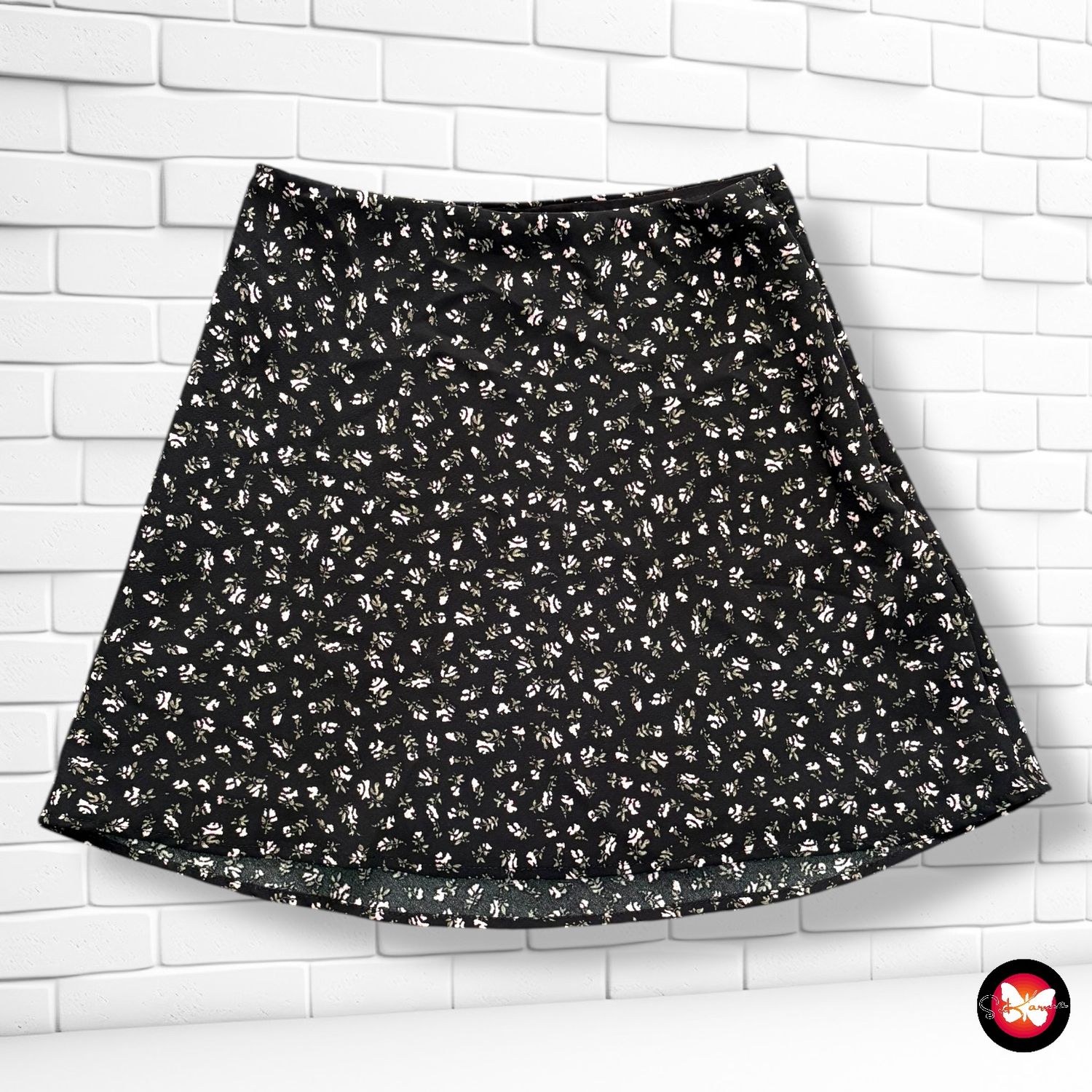 **HOY** Falda de florecitas DIVIDED Talla 32