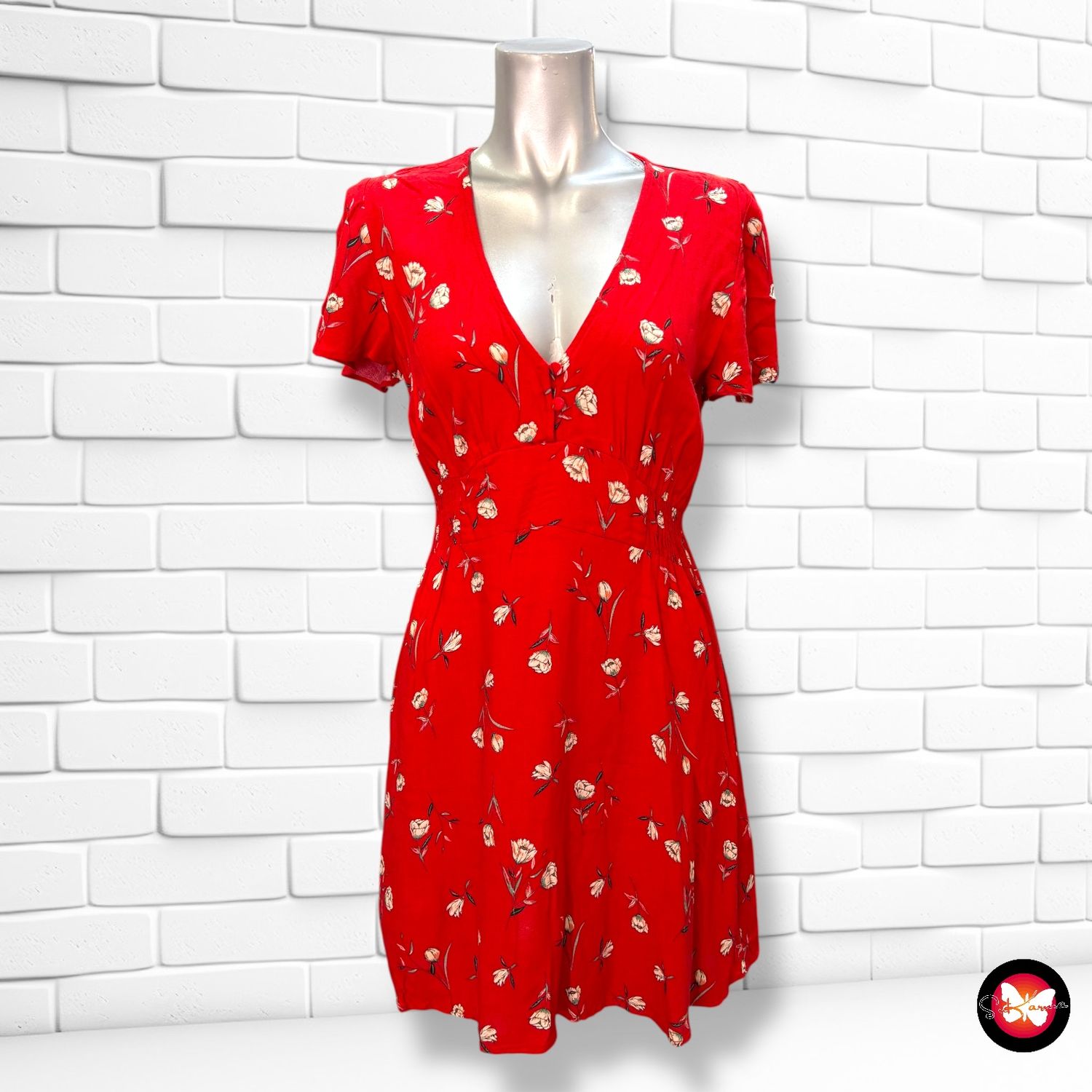 **HOY** Vestido de manga corta de florecitas PULL&amp;BEAR Talla M