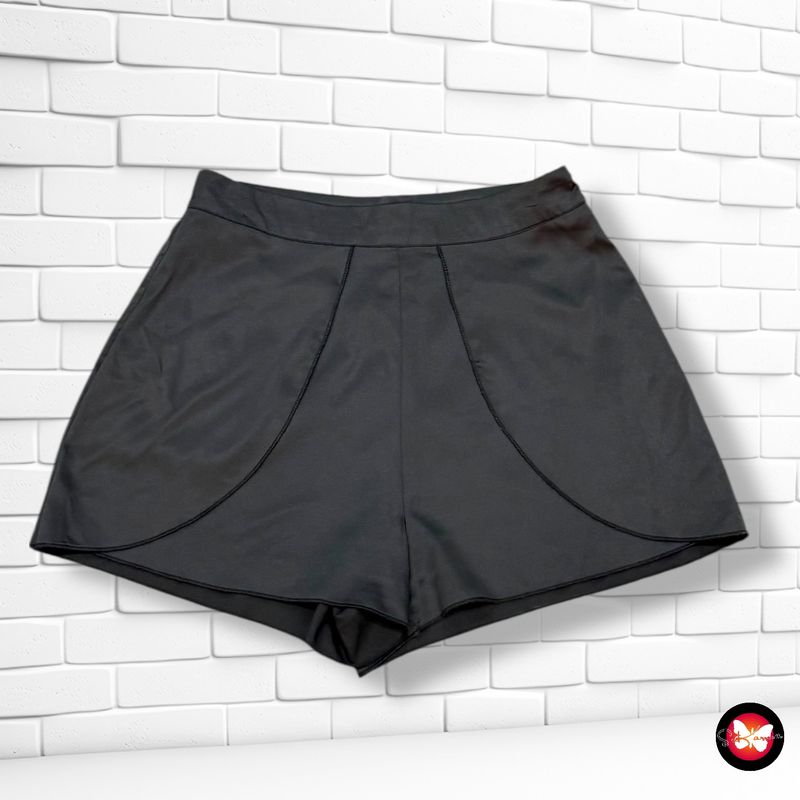 **HOY** Short de satén NA-KD Talla 34