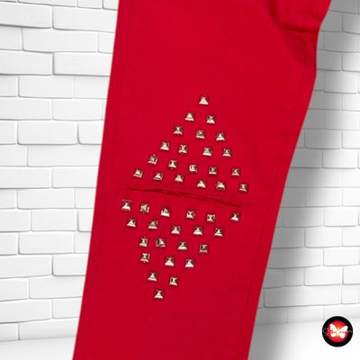 Pantalón vaquero con tachitas Talla M