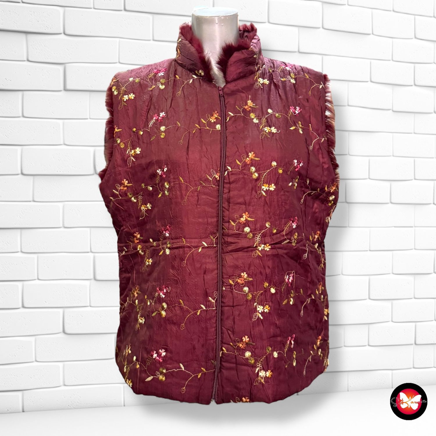 **HOY** Chaleco acolchado con bordados y pelo Talla M/L