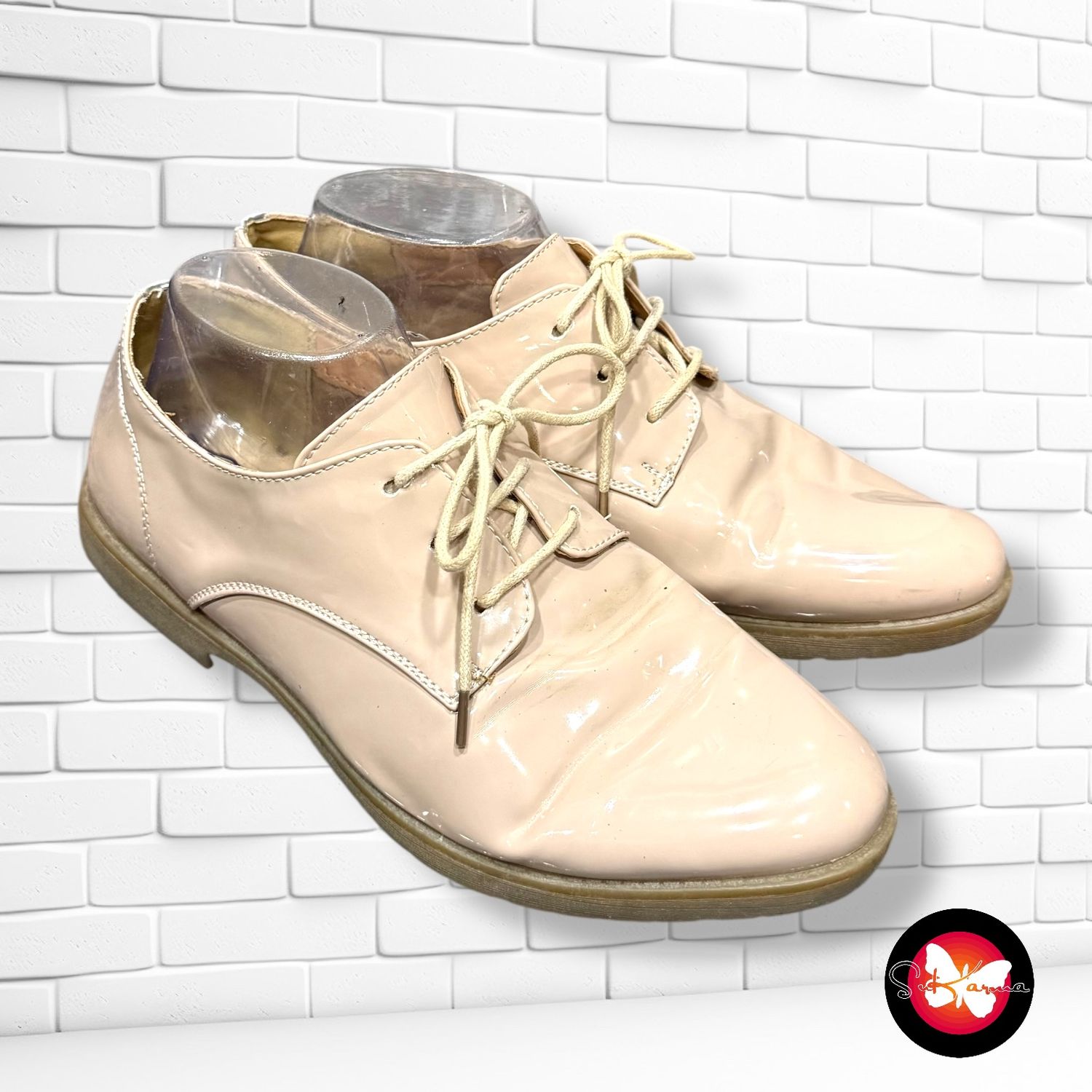 **HOY** Zapatos acharolados con cordones BEL&amp;BO T40