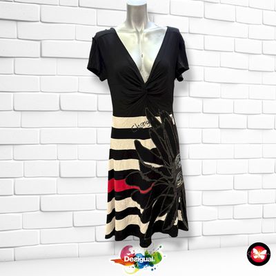 **HOY** Vestido de manga corta DESIGUAL Talla M