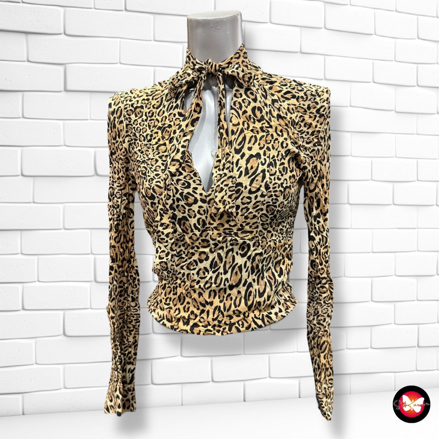 Blusa cropped de manga larga estampado leopardo STRADIVARIUS Talla S