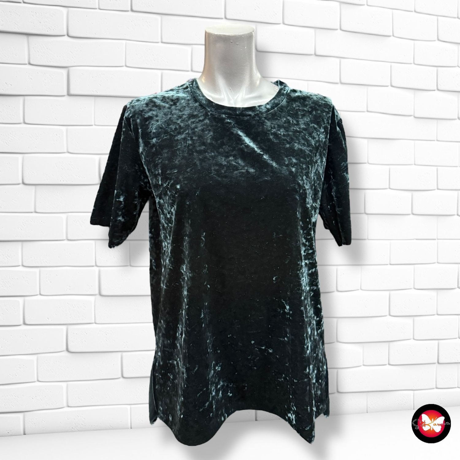 **HOY** Blusa de manga corta de terciopelo BERSHKA Talla L