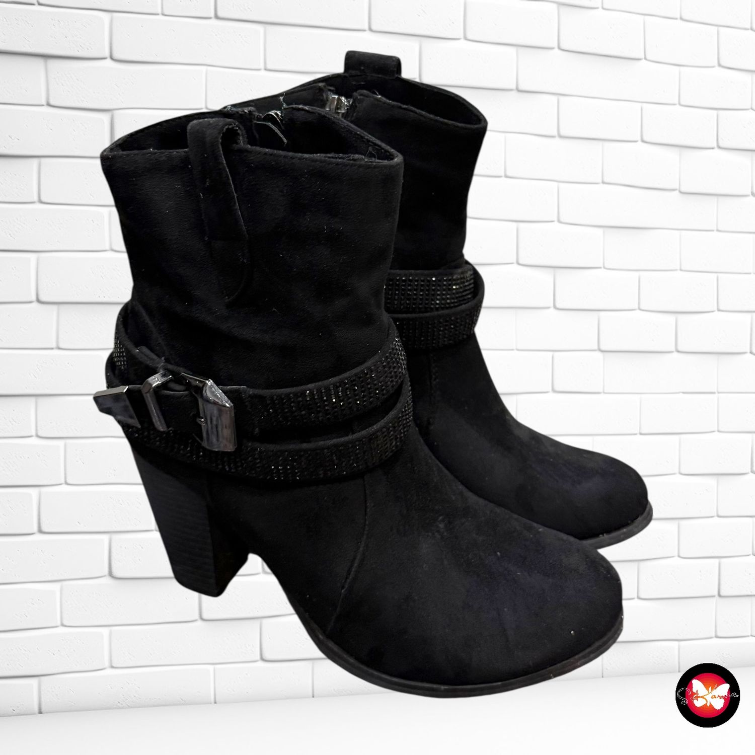 **HOY** Botines con correas T38