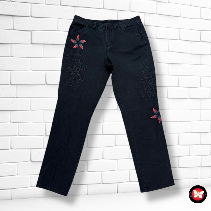 **HOY** Pantalón capri DESIGUAL con bordados Talla 36