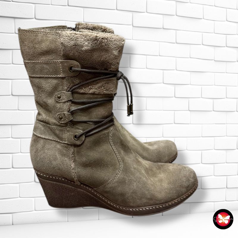 **HOY** Botines afelpados de ante con cuña T39