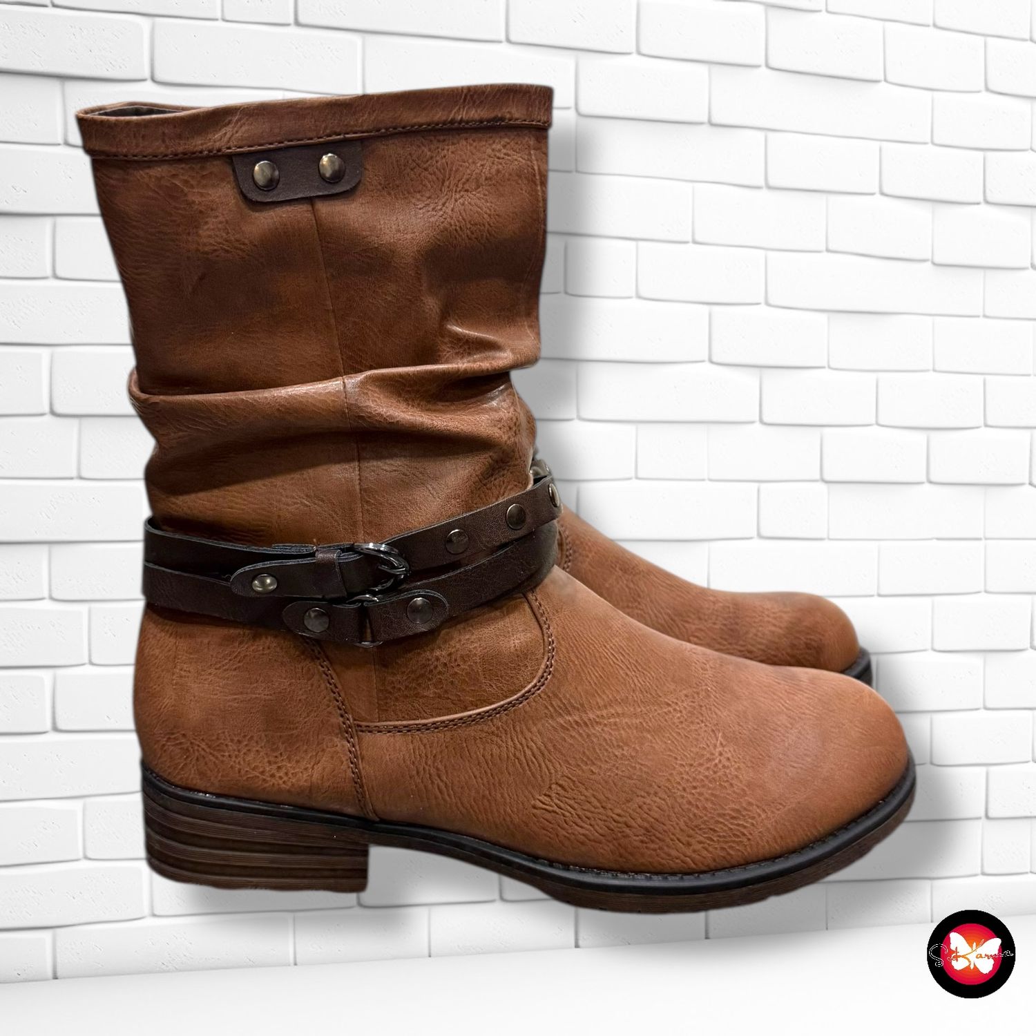 **HOY** Botines con correas T39