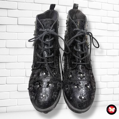 **HOY** Botines con florecitas T39