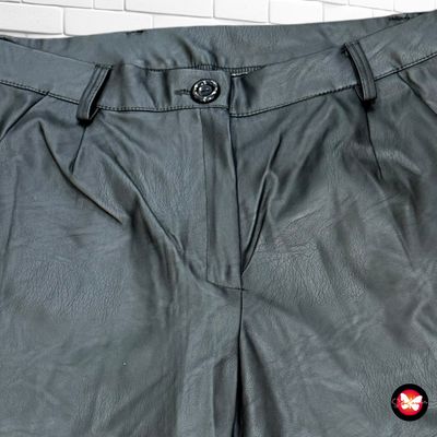 Pantalón de piel sintética Talla S
