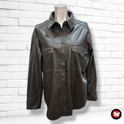 **HOY** Chaqueta sobre camisa de piel sintética BERSHKA Talla M/L