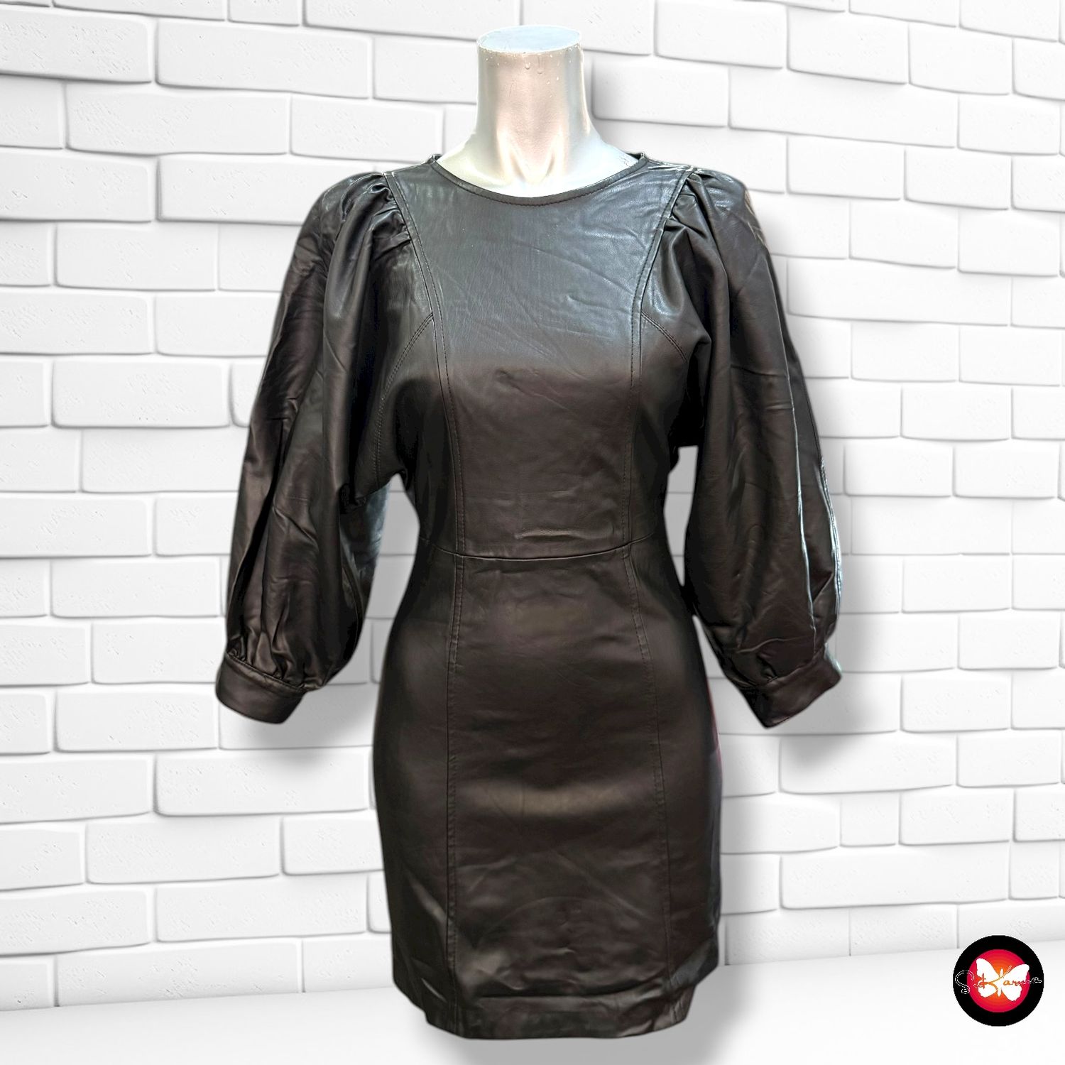 Vestido de piel sintética con mangas abullonadas BERSHKA Talla XS