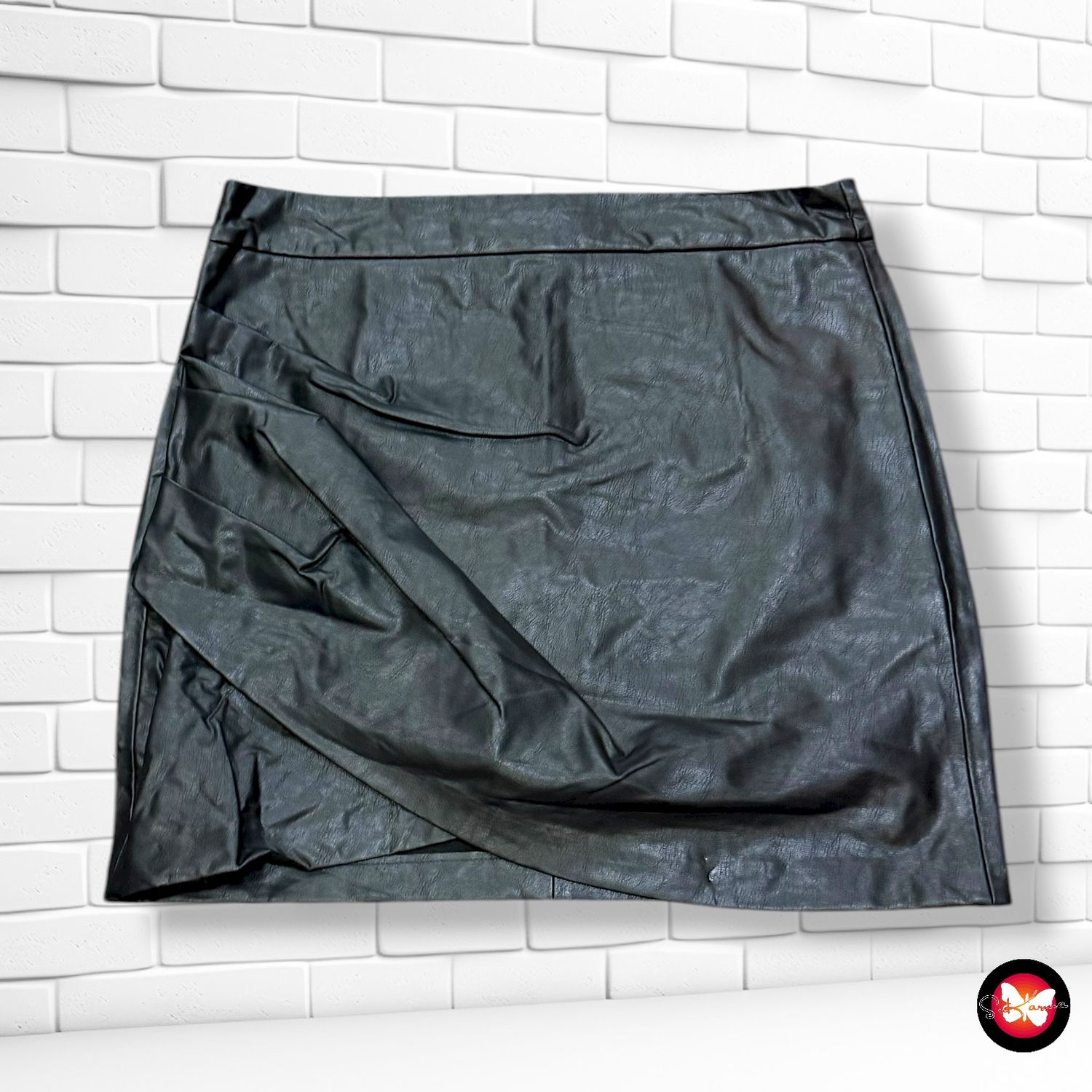 **HOY** Falda de piel sintética con drapeado STRADIVARIUS Talla 40