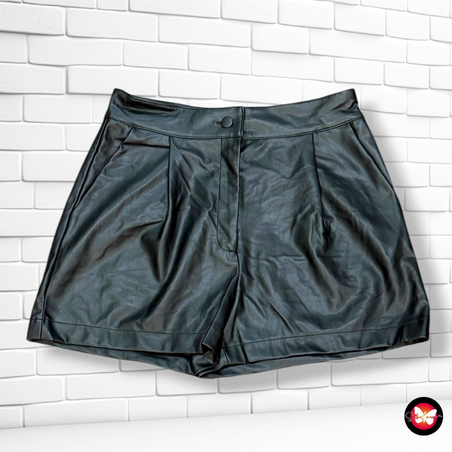 **HOY** Short de piel sintética KIABI Talla 36