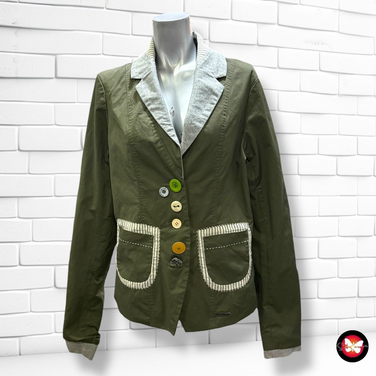 **HOY** Blazer DESIGUAL Talla 42 (pequeña)