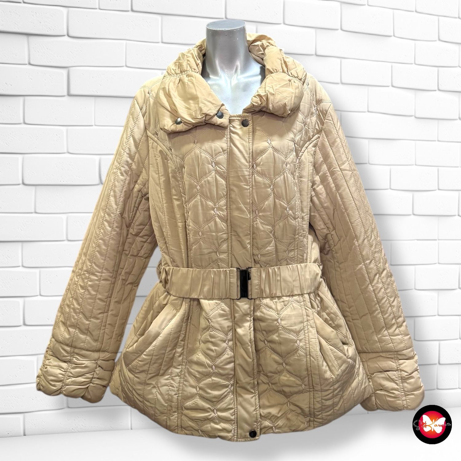 Chaqueta acolchada con cinturón Talla XXL (pequeña)