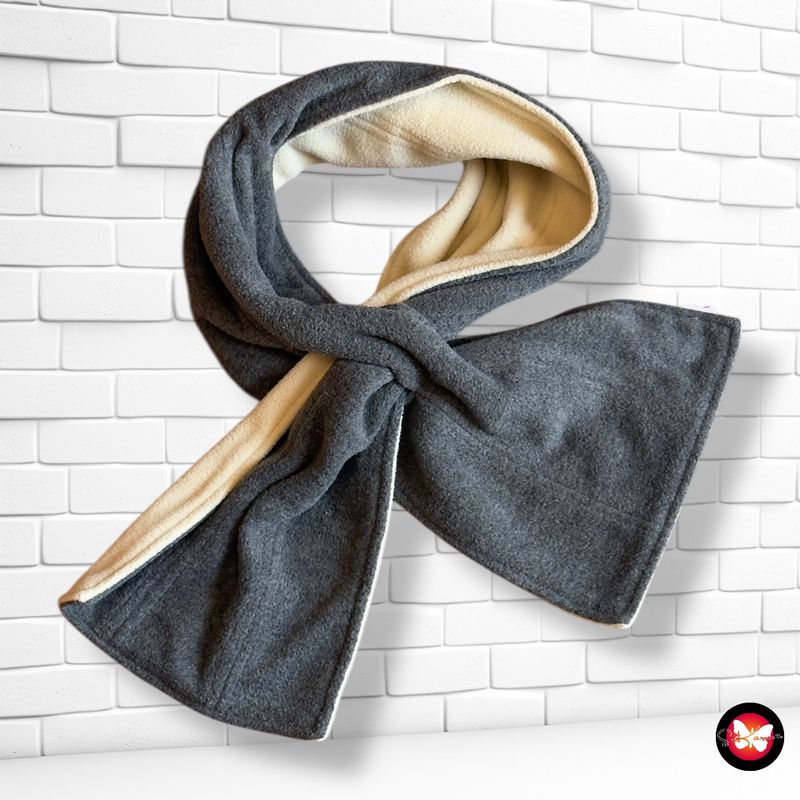 Bufanda de polar con pasador