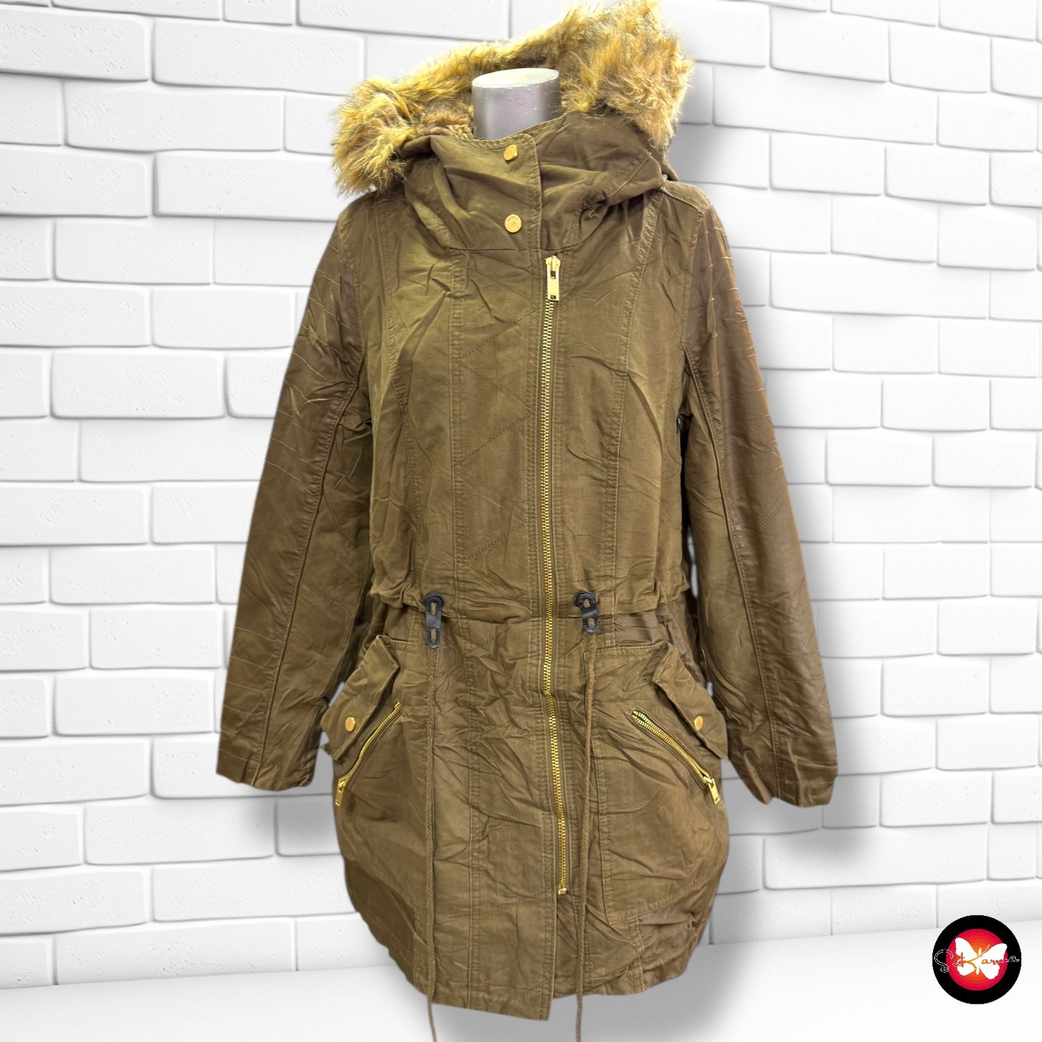 **HOY** Parka con pelito BERSHKA Talla M
