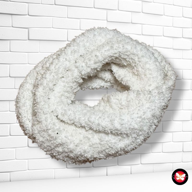 **HOY** Bufanda sinfín peludita