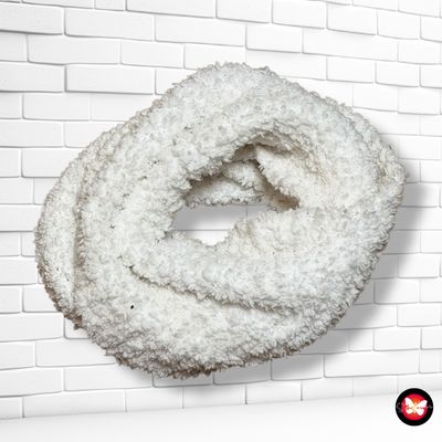 **HOY** Bufanda sinfín peludita