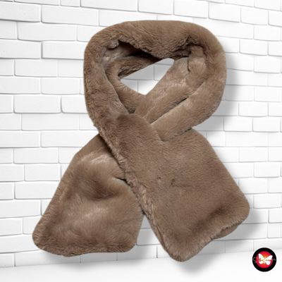 **HOY** Estola de pelo con pasador