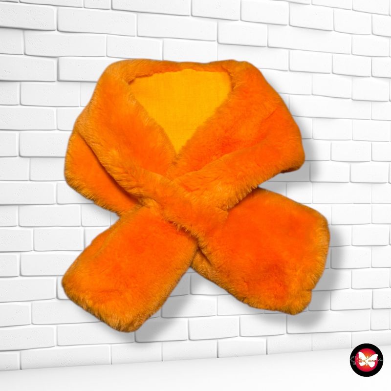 **HOY** Estola pequeña de pelo con pasador