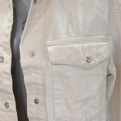 Cazadora vaquera tipo sobre camisa BERSHKA Talla XS (grande)