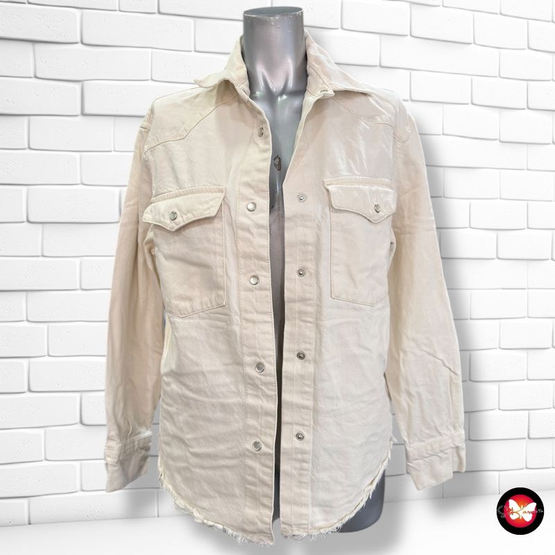 **HOY** Cazadora vaquera tipo sobre camisa BERSHKA Talla XS (grande)