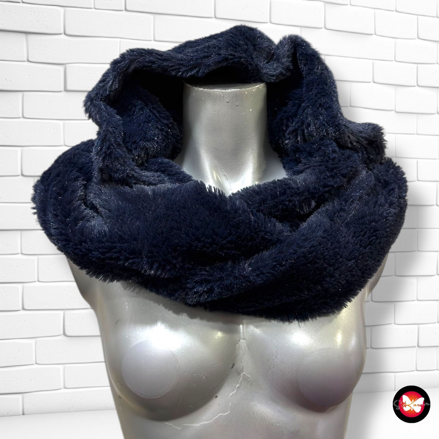 **HOY** Bufanda sinfín de pelito con capucha