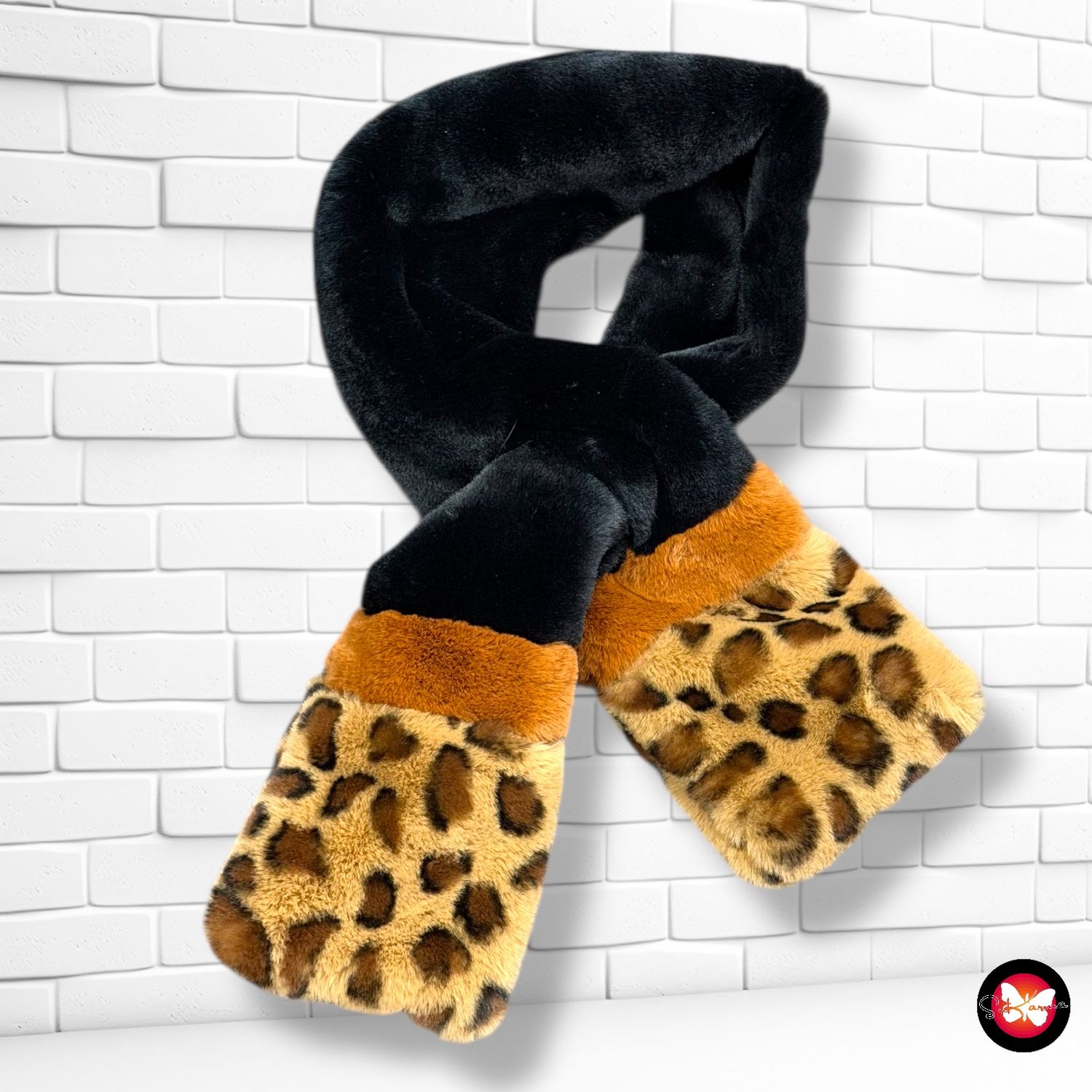 **HOY** Bufanda de pelito con pasador y detalle animal print