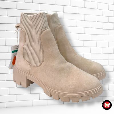 Botines tipo ante con punto SINSAY T40