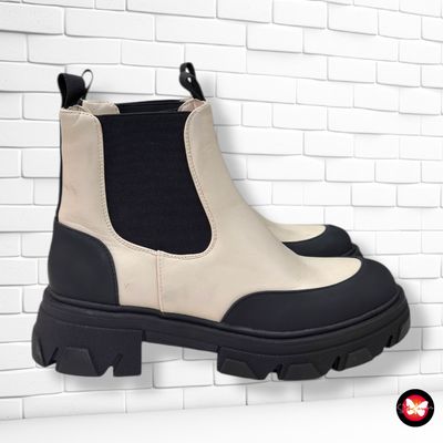 **HOY** Botines SINSAY T39