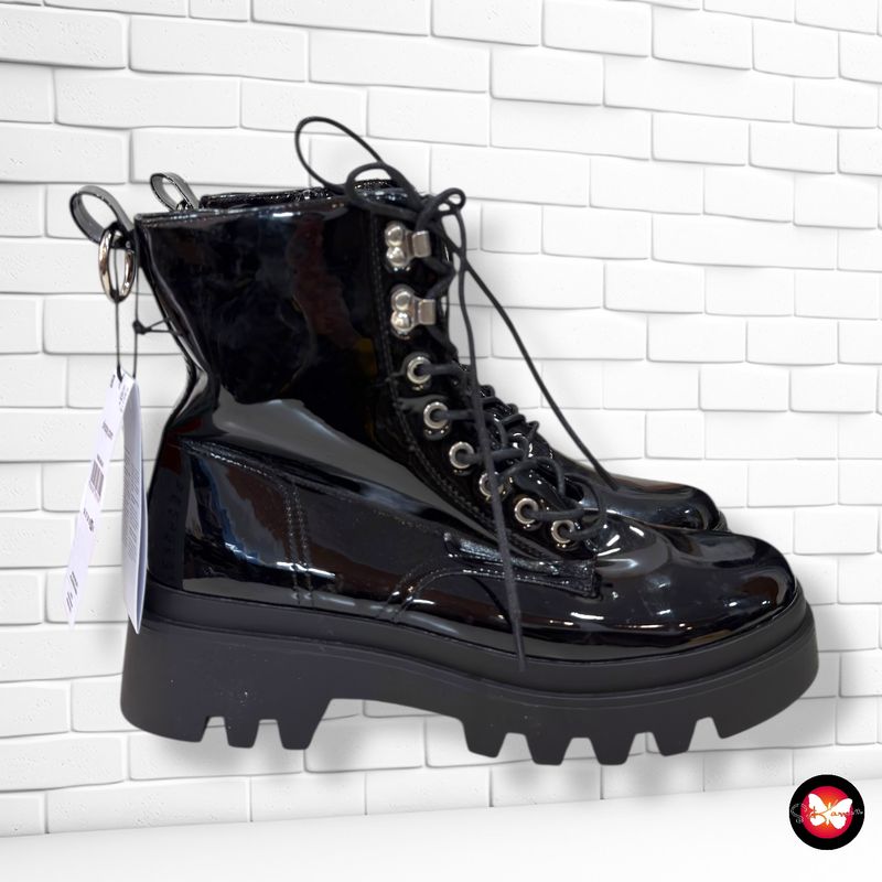 **HOY** Botines acharolados SINSAY T40