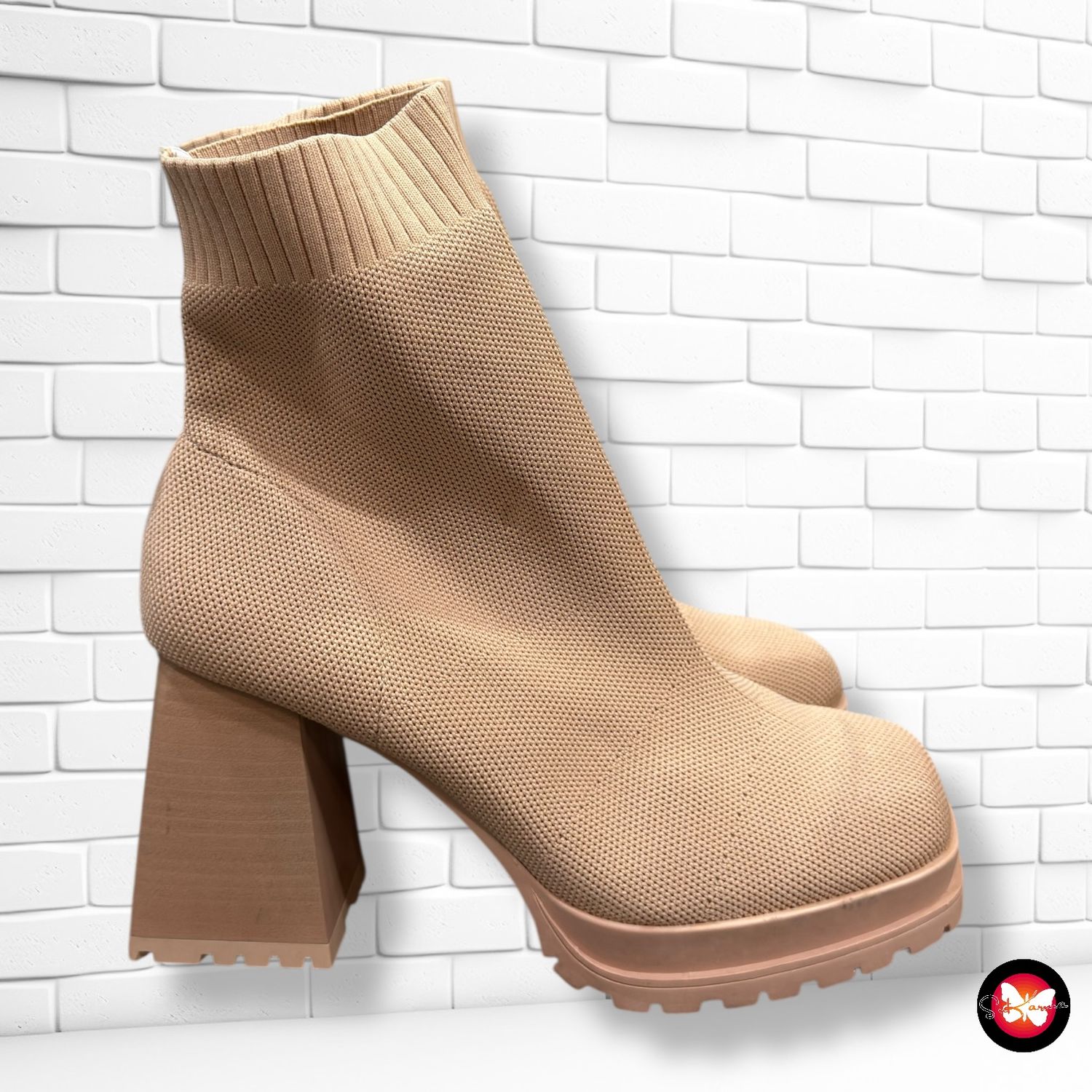 **HOY** Botines de punto SINSAY T41