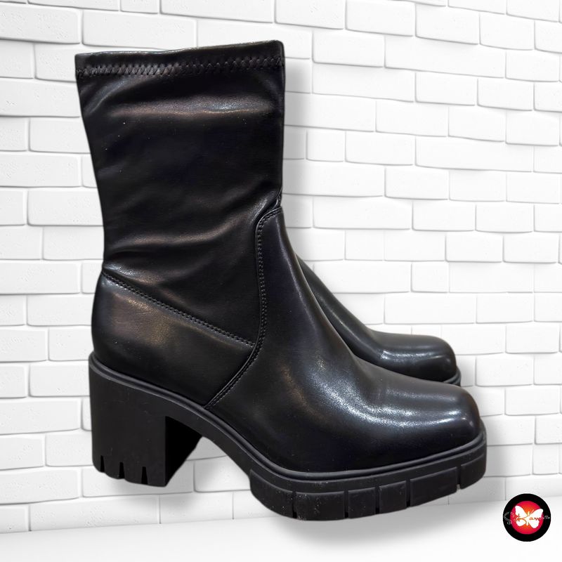 **HOY** Botines con tacón SINSAY T41