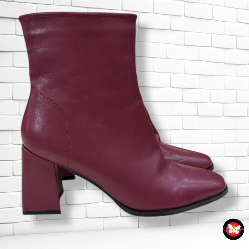 **HOY** Botines de tacón SINSAY T39