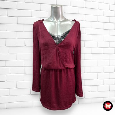 Vestido con encaje en el escote BERSHKA Talla S