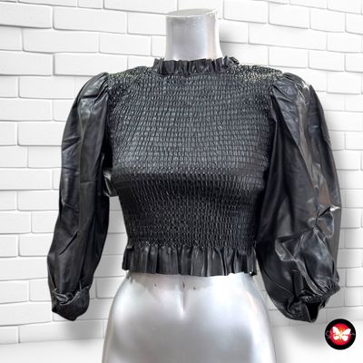 **HOY** Blusa de piel sintética ZARA Talla XS