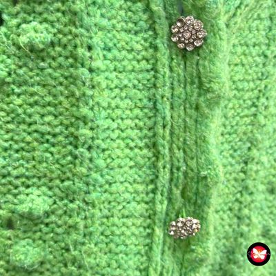 Chaqueta de punto con botones de pedrería TRENDYOL Talla M
