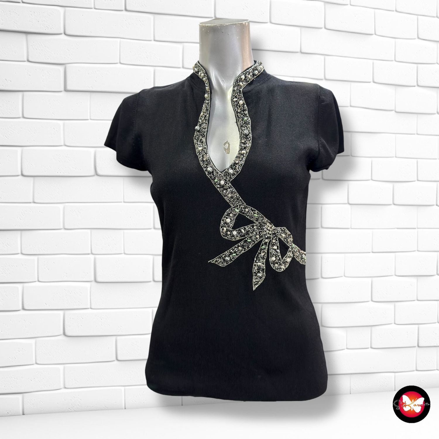 Jersey de manga corta con pedrería Talla L/XL (pequeña)