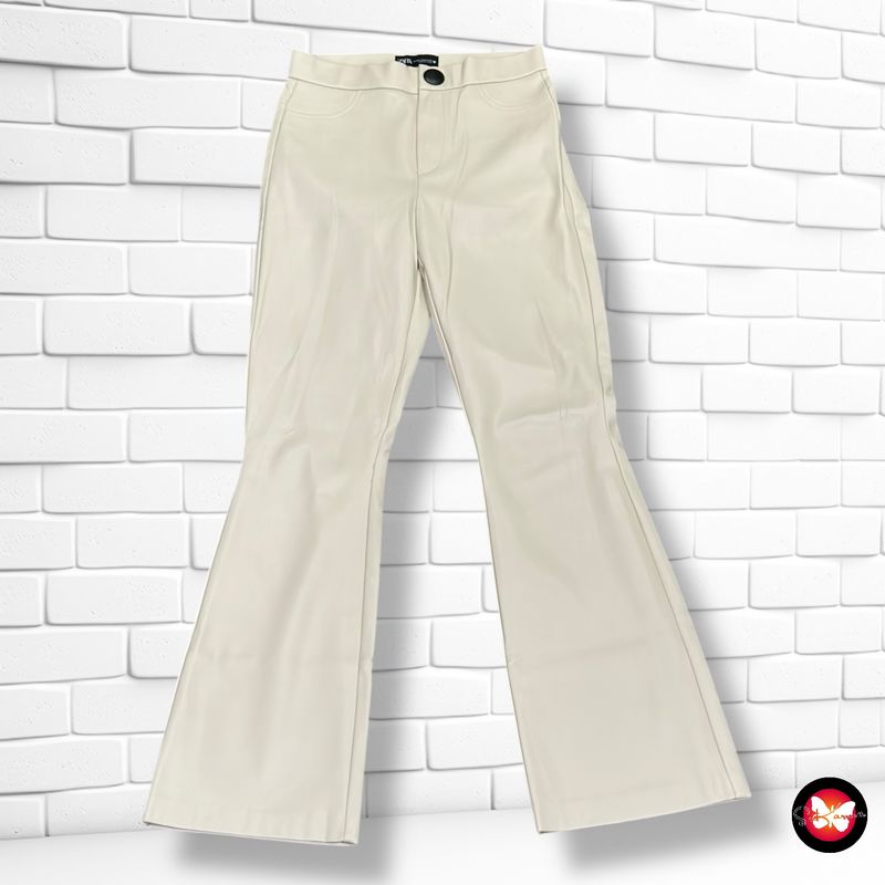 Pantalón campana de piel sintética ZARA Talla XS