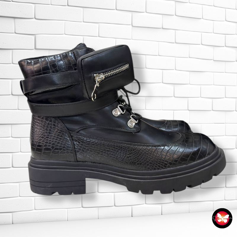 **HOY** Botines con mini bolsito SINSAY T39