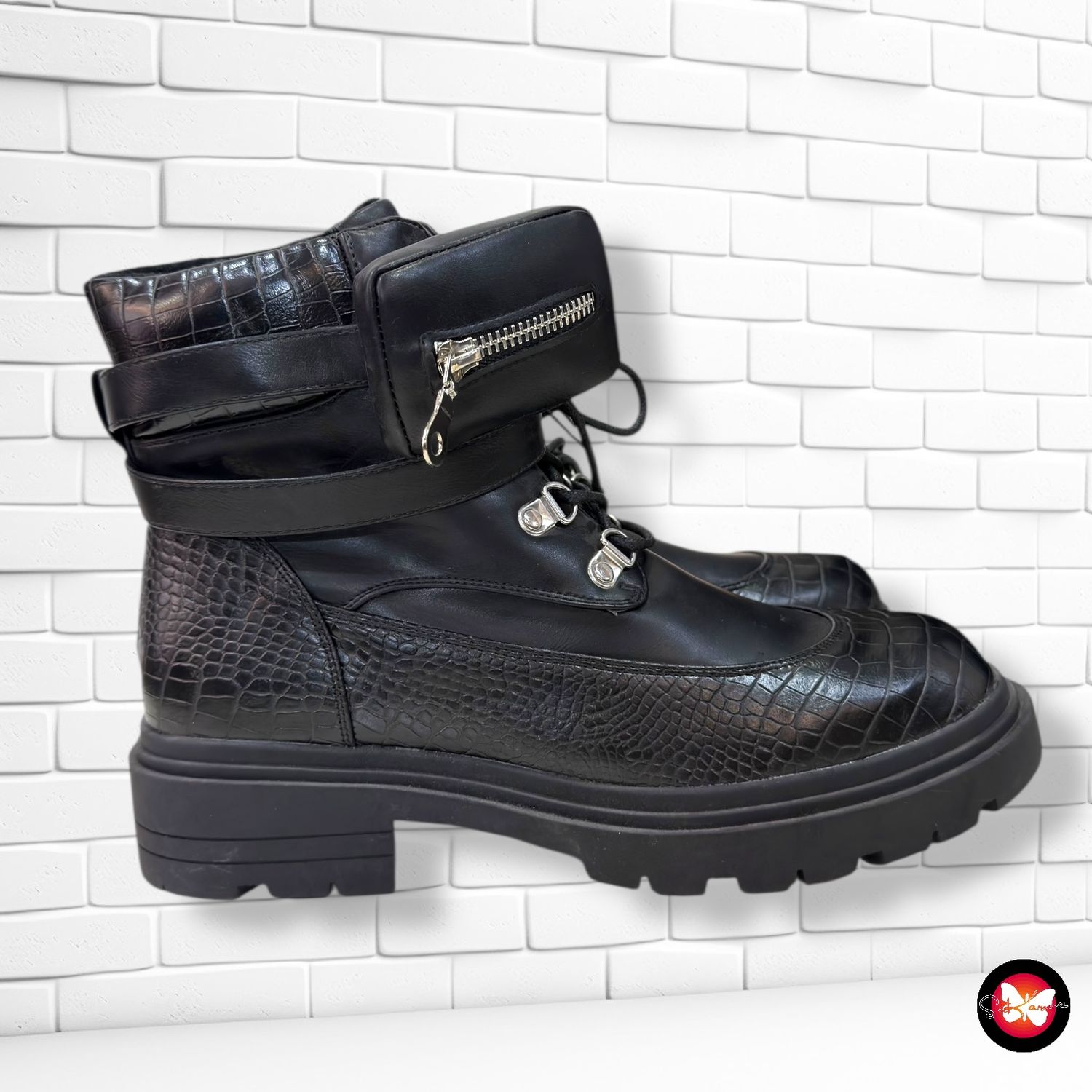 **HOY** Botines con mini bolsito SINSAY T36