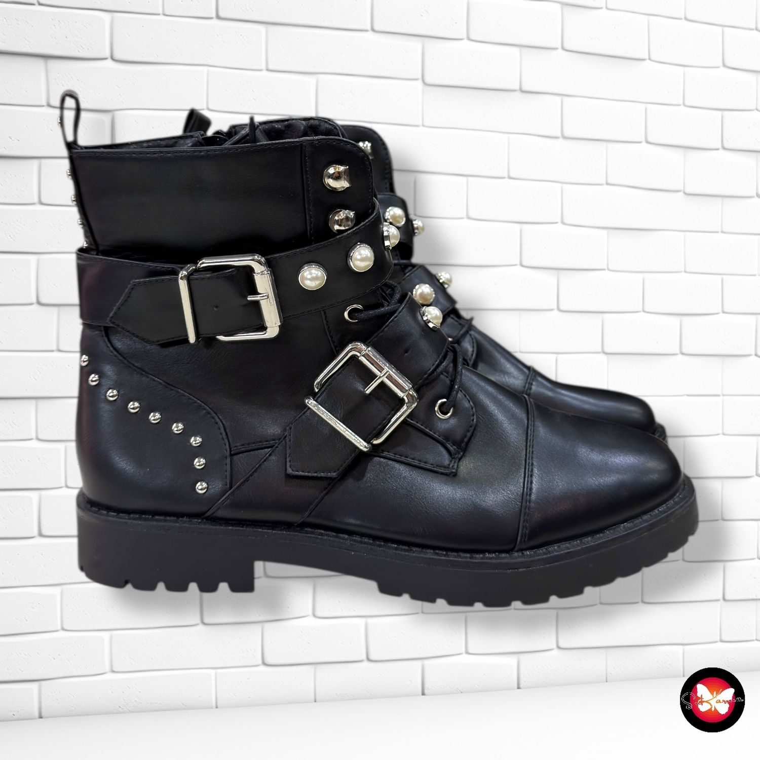 Botines con correas y perlas SINSAY T40